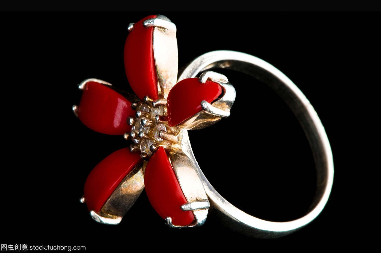 背景,零件,圈,戒指,美麗,布景,麗人,飾物,摳像,配景,美,秀麗,配件,俏麗,時尚,鉆石,金屬,黃銅制品,流行,華侈,白金,裝飾,侈靡,豪侈,裝點,黃金,金,鉑金,風尚,胸針,垂飾,黃銅,金黃,珍貴,發光,發亮,白銀,孤立,黑,孤立單獨的,皎白,石頭,單獨孤立,純銀,瓊漿,切,銀,白色,孤單,玄色,金色,黑色,首飾,葡萄酒釀造,白,貴重物品,奢侈,珠寶,寶石,豪華,奢侈品,細軟,奢靡