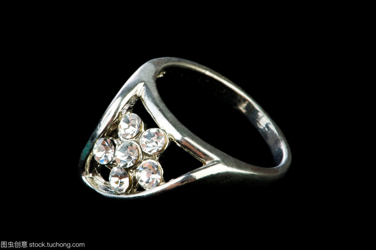 圈,裝點,麗人,俏麗,摳像,金,戒指,秀麗,孤單,流行,黃銅,侈靡,玄色,黑,瓊漿,孤立單獨的,細軟,葡萄酒釀造,美,奢靡,配景,寶石,貴重物品,黃銅制品,切,奢侈品,美麗,裝飾,珍貴,發光,黑色,首飾,鉆石,時尚,風尚,零件,黃金,胸針,金黃,配件,鉑金,飾物,珠寶,孤立,豪華,垂飾,布景,純銀,發亮,白銀,白色,石頭,白,皎白,銀,奢侈,金屬,單獨孤立,華侈,豪侈,金色,背景,白金