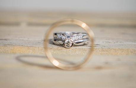 鉆戒的戒圈一般都是什么材質